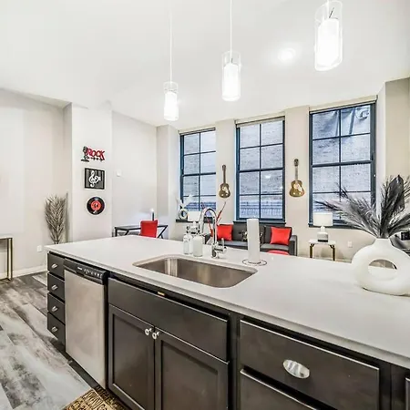 Heart Of Dt On Playhouse Square With Heated Pool- 210 Apartment Cleveland Exterior photo
