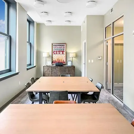 Heart Of Dt On Playhouse Square With Heated Pool- 210 Apartment Cleveland Exterior photo