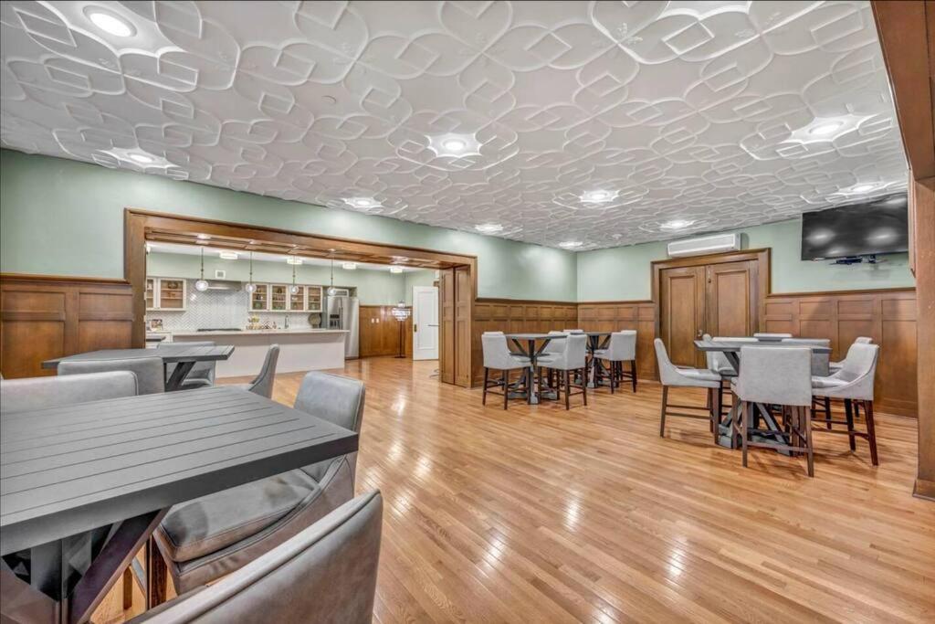 Heart Of Dt On Playhouse Square With Heated Pool- 210 Apartment *