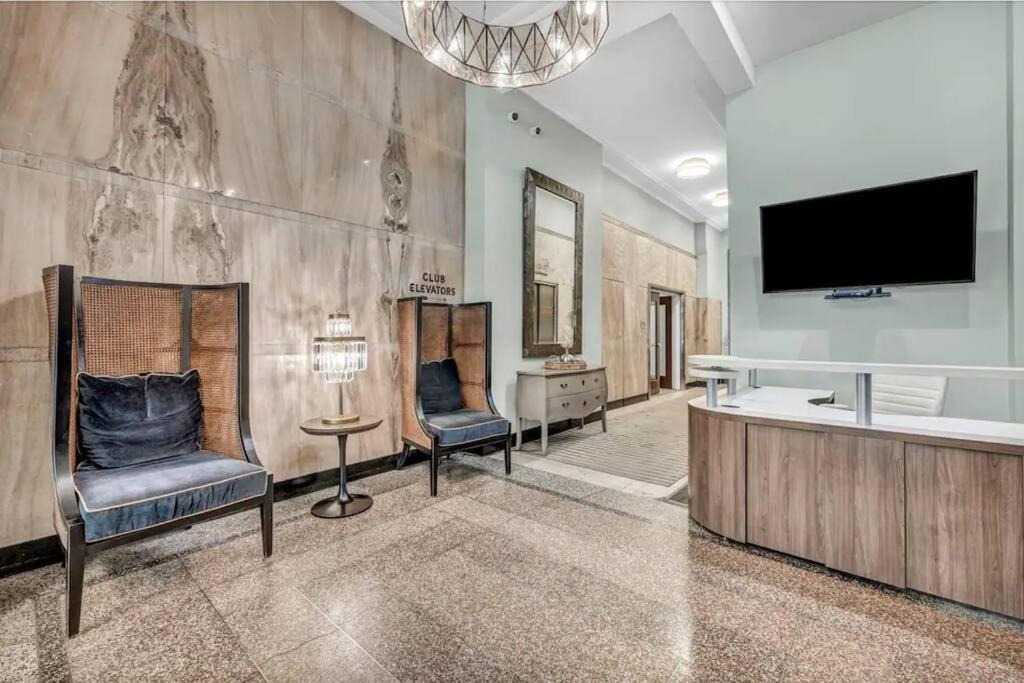 Heart Of Dt On Playhouse Square With Heated Pool- 210 Cleveland