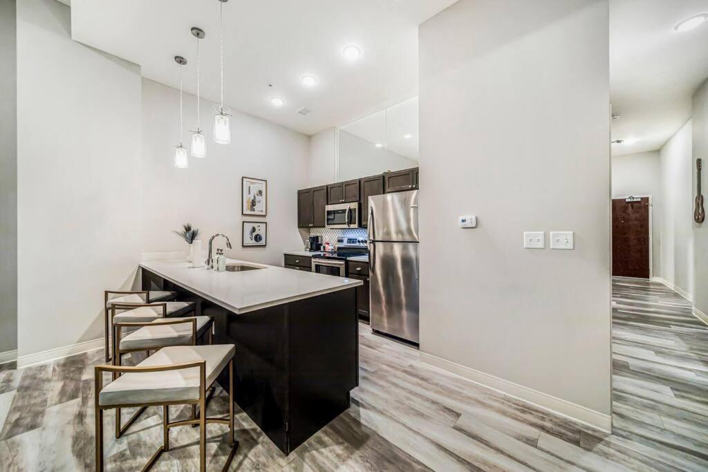 Heart Of Dt On Playhouse Square With Heated Pool- 210