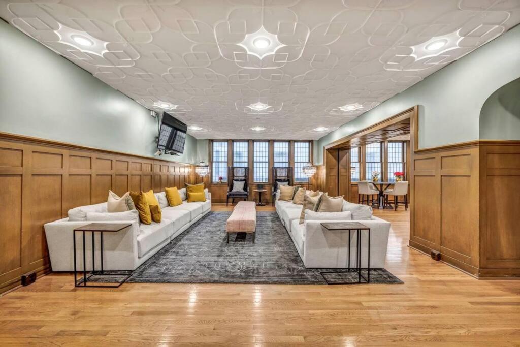 Heart Of Dt On Playhouse Square With Heated Pool- 210 Apartment *
