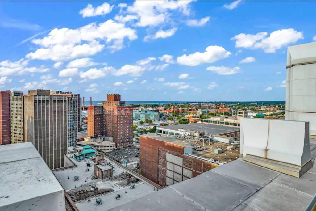 Apartment Heart Of Dt On Playhouse Square With Heated Pool- 210 *