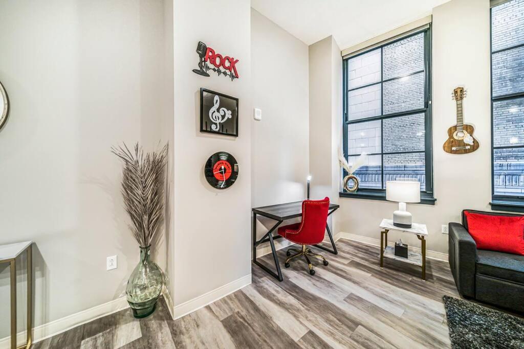 Heart Of Dt On Playhouse Square With Heated Pool- 210