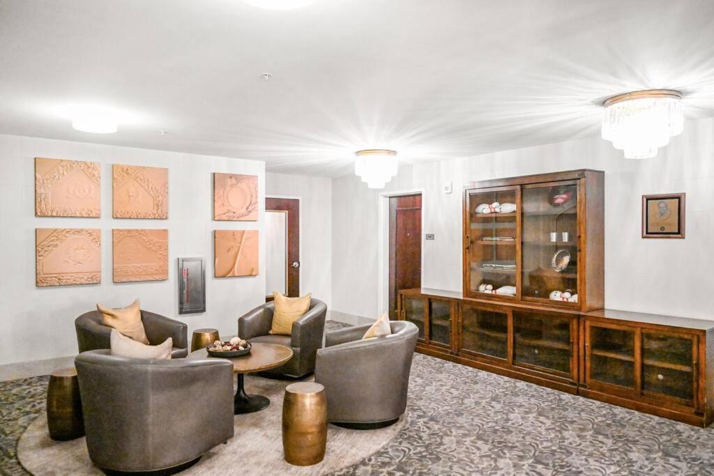Heart Of Dt On Playhouse Square With Heated Pool- 210 *