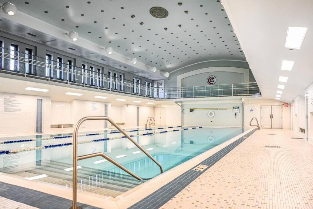 Heart Of Dt On Playhouse Square With Heated Pool- 210 Apartment