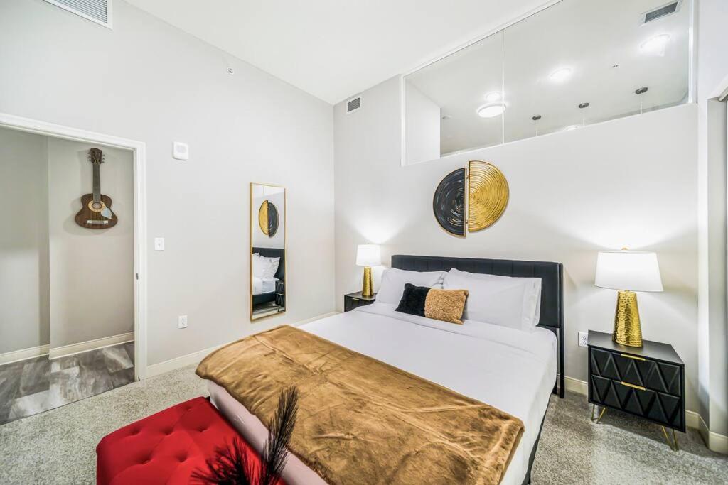 Apartment Heart Of Dt On Playhouse Square With Heated Pool- 210 Cleveland