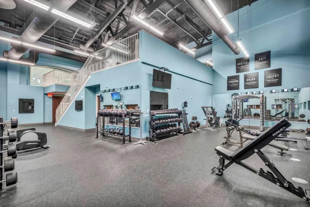 Apartment Heart Of Dt On Playhouse Square With Heated Pool- 210 Cleveland