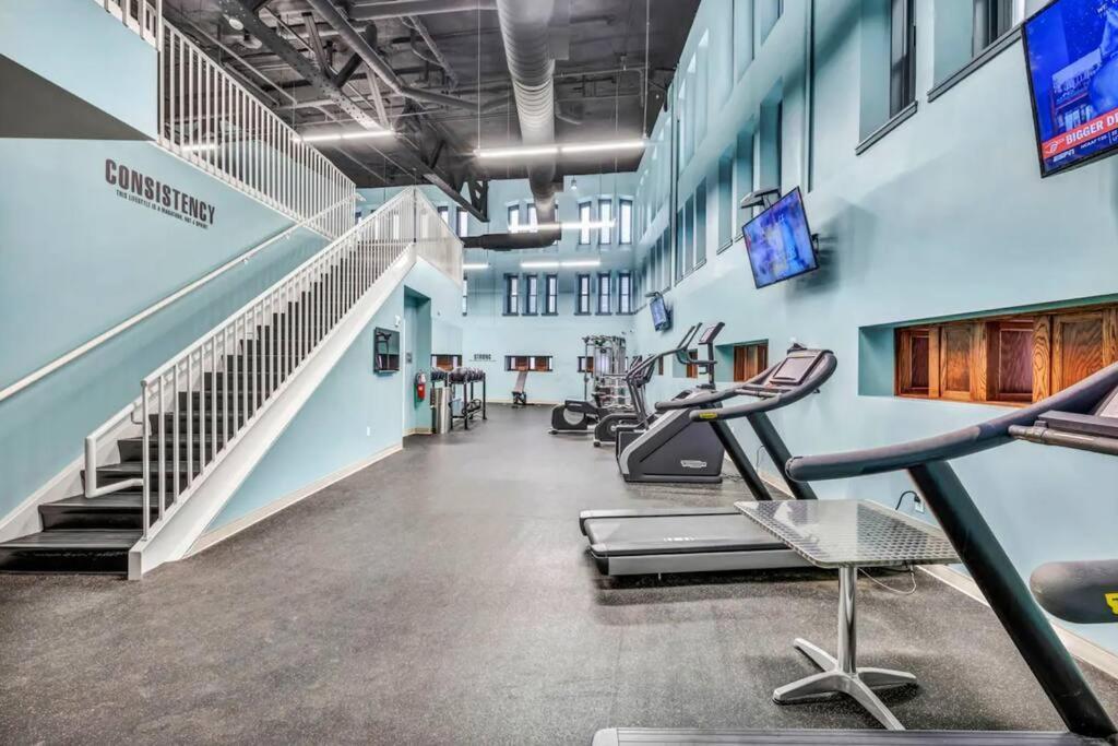 Heart Of Dt On Playhouse Square With Heated Pool- 210
