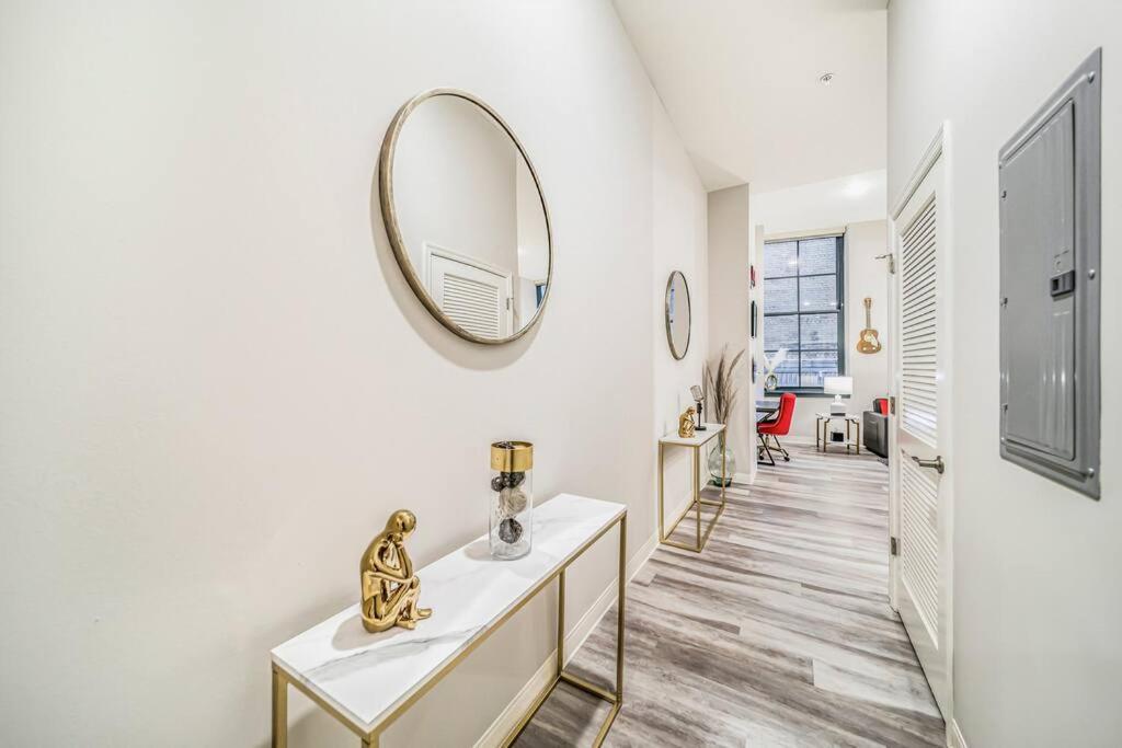 Apartment Heart Of Dt On Playhouse Square With Heated Pool- 210