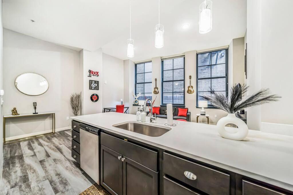 Heart Of Dt On Playhouse Square With Heated Pool- 210 Apartment *