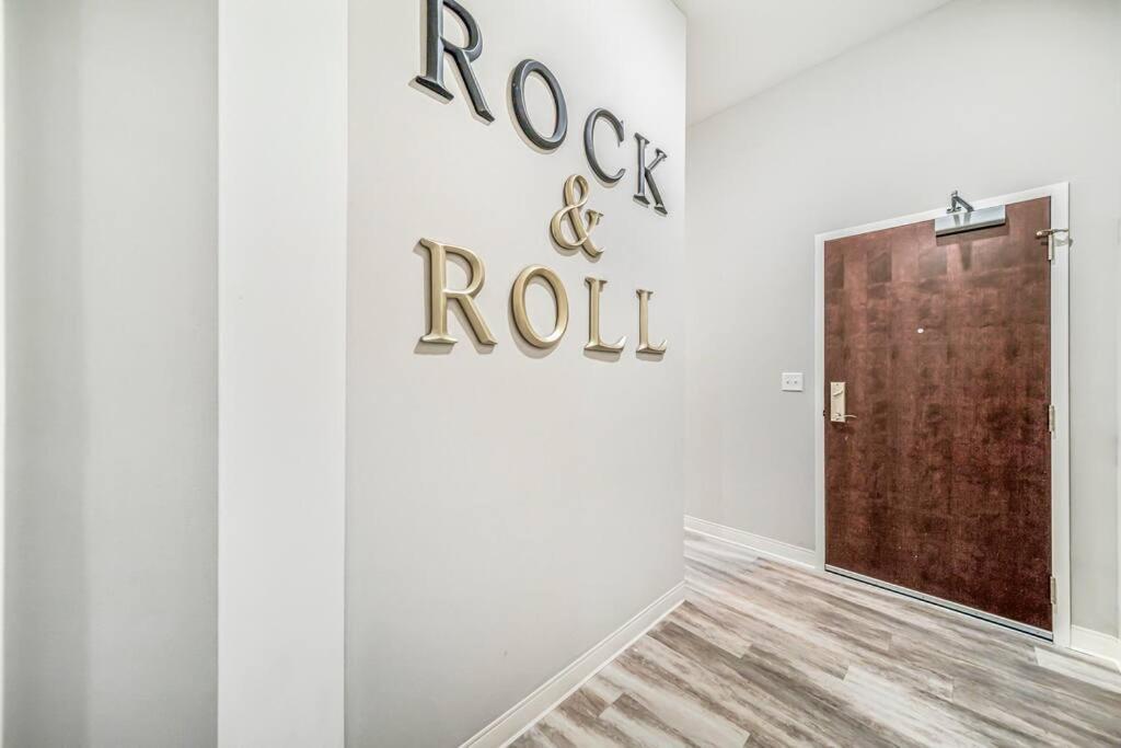 Heart Of Dt On Playhouse Square With Heated Pool- 210 Cleveland
