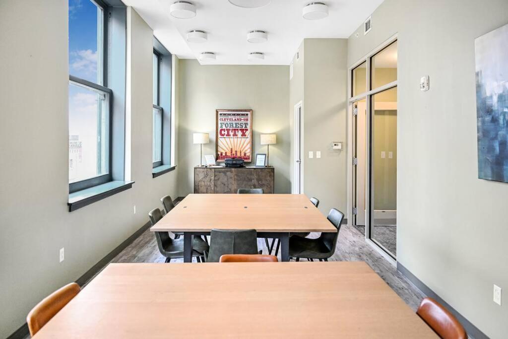 Heart Of Dt On Playhouse Square With Heated Pool- 210