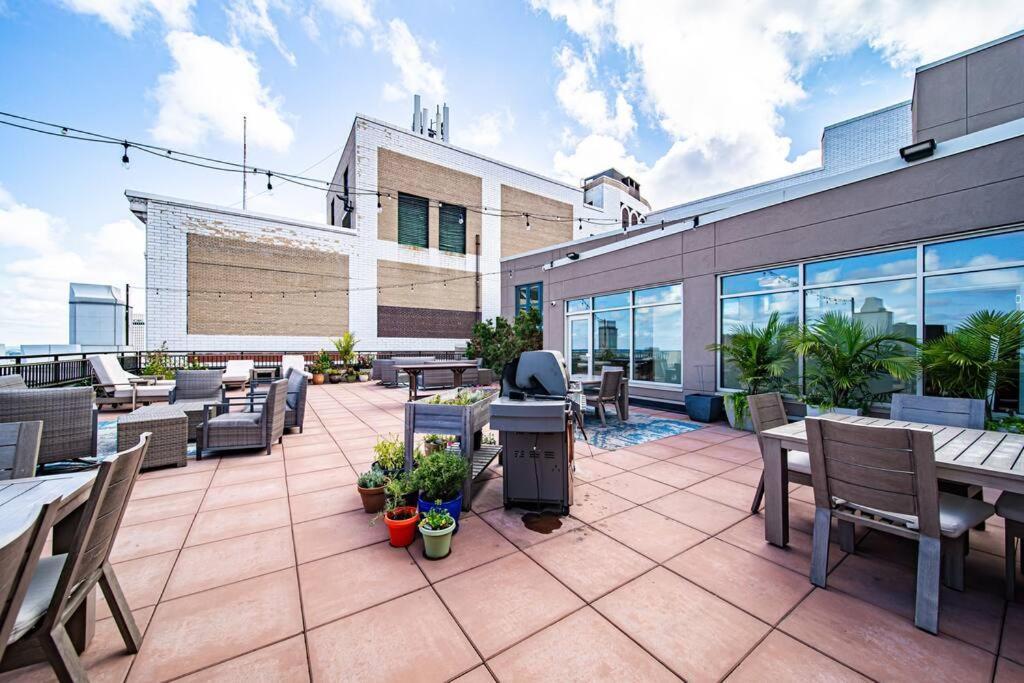 Heart Of Dt On Playhouse Square With Heated Pool- 210 Apartment